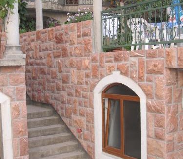 Sveti Stefan Cama Y Desayuno | Apartments and Rooms Levantin Inn
