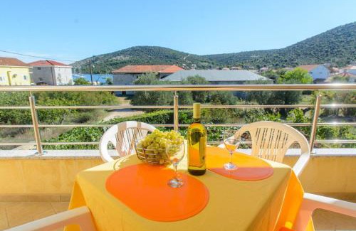 Vinisce Casa | Apartments Anton