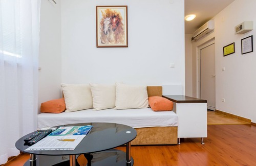 Montovjerna Hotel | Apartments Aura