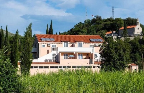 Komolac Apartamento | Apartments Azzurro- Three Bedroom Apartment with Terrace and Hot Tub ( Azzurro I-donji)