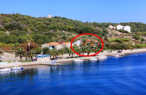 Cove Rogacic Apartamento | Apartments by the sea Vis - 13169