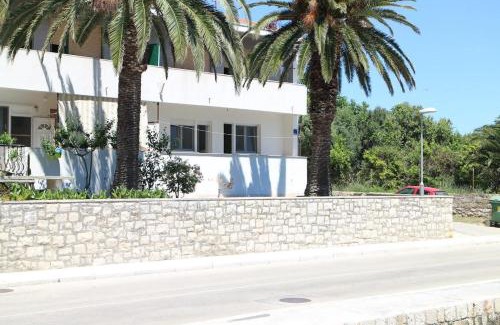 Cove Rogacic Apartamento | Apartments by the sea Vis - 13169