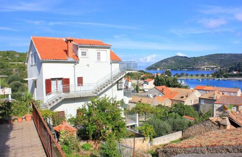 Cove Rogacic Apartamento | Apartments by the sea Vis - 2428