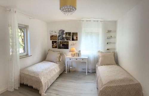 Bettenhausen Apartamento | Apartments Cassel - mit Smart TV und Parkplätzen - für Singles, Paare, Familien und Gruppen
