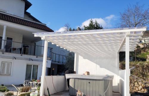 Lovran Apartamento | Apartments Chiara mit Meerblick und Pool und Jacuzzi