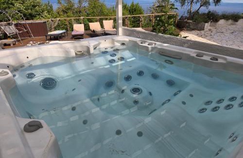 Lovran Apartamento | Apartments Chiara mit Meerblick und Pool und Jacuzzi
