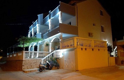Zavala Apartamento | Apartments Dobrila - Two Bedroom Apartment with Terrace - A2
