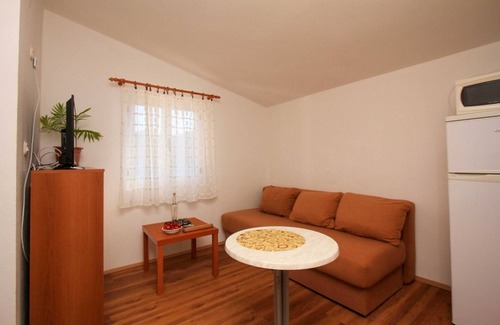 Putnikovic Apartamento | Apartments Ereš Zuronja-One-Bedroom Apartment with Sea View 2