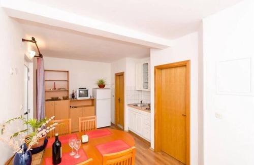 Putnikovic Apartamento | Apartments Ereš Zuronja-One-Bedroom Apartment with Sea View 3