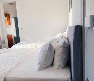 Gjerana Apartamento | Apartments Fat e Jet - Pool & Breakfast
