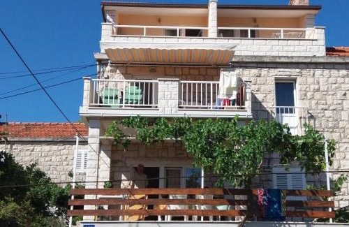 Cove Tri Zala (Zrnovo) Apartamento | Apartments Filippi