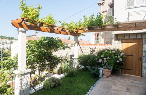 Gornji Kono Apartamento | Apartments Gaura - One-Bedroom Apartment with Terrace