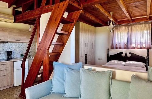 Pyrgos Hotel | Apartments Genari
