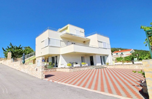 Drace Apartamento | Apartments Gusti - Studio Apartment with Terrace and Sea View