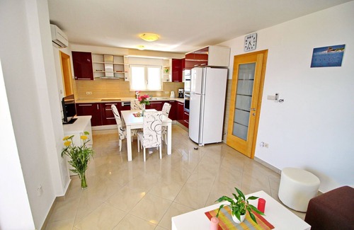 Drace Apartamento | Apartments Gusti - Two-Bedroom Apartment with Balcony and Sea View