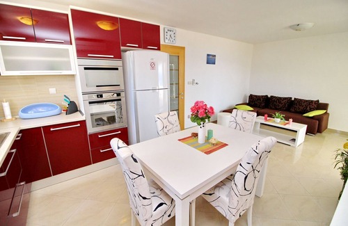 Drace Apartamento | Apartments Gusti - Two-Bedroom Apartment with Balcony and Sea View