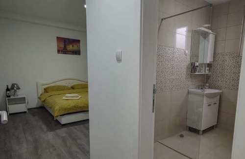 Trebinje Casa | Apartments Hani - Triple Room with Private Bathroom (1)