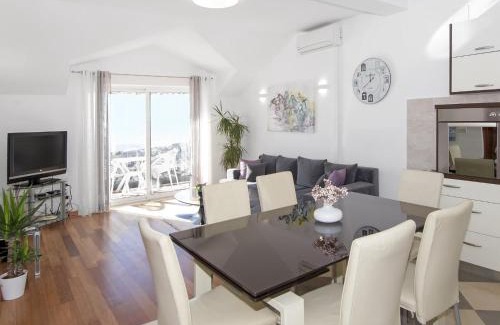 Ploce Apartamento | Apartments Isabora - Comfort Three-Bedroom Apartment with Balcony and Sea View Second Floor