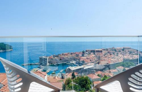 Ploce Apartamento | Apartments Isabora - Comfort Three-Bedroom Apartment with Balcony and Sea View Second Floor