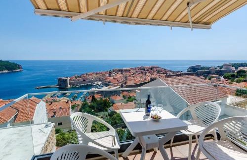Ploce Apartamento | Apartments Isabora - Comfort Three-Bedroom Apartment with Balcony and Sea View Second Floor