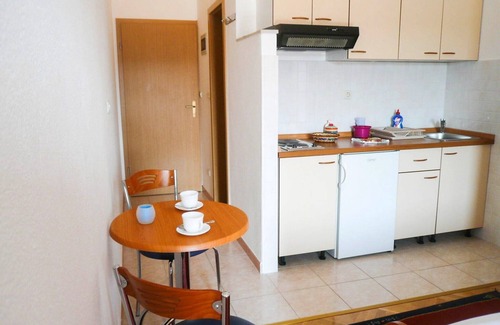 Istok Apartamento | Apartments Justina, (16427), Makarska, Croatia