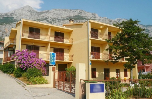 Istok Apartamento | Apartments Justina, (16427), Makarska, Croatia