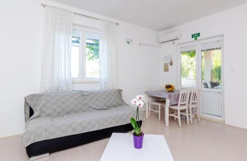 Krucica Apartamento | Apartments Kola's Mill - Comfort One Bedroom Apartment with Terrace and Sea View A1