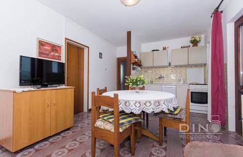 Arbanija Apartamento | Apartments Lela next to the beach
