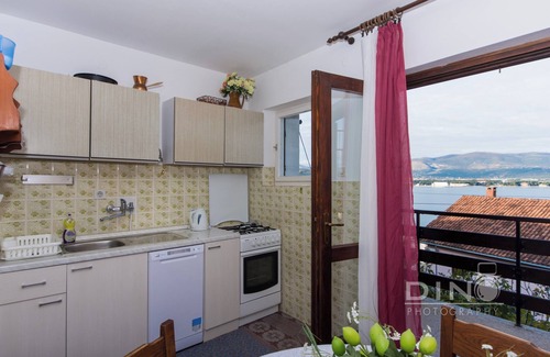 Arbanija Apartamento | Apartments Lela next to the beach