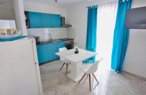 Sutivan Apartamento | Apartments Lenka - One Bedroom Apartment with Balcony and garden View A1