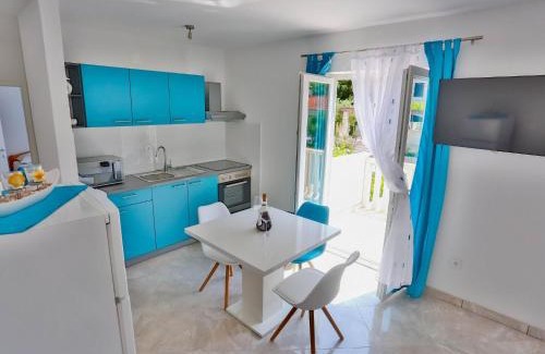 Sutivan Apartamento | Apartments Lenka - One Bedroom Apartment with Balcony and garden View A1