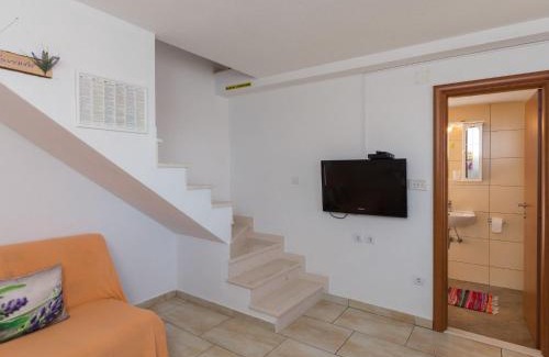 Lozica Apartamento | Apartments Lovro - Duplex One Bedroom Apartment with Terrace and Partial Sea View 1