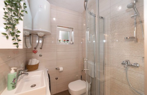 Supetar Apartamento | Apartments Martić - Four Bedroom Apartment with Terrace and Sea View - (ST)