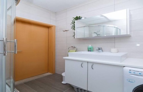 Supetar Apartamento | Apartments Martić - Four Bedroom Apartment with Terrace and Sea View - (ST)