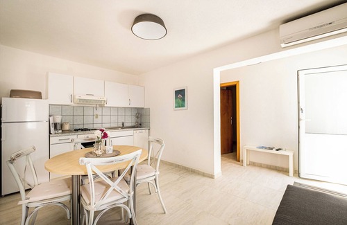 Cesarica Condominio | Apartmani Matea con piscina infinita