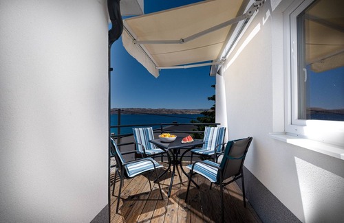 Cesarica Condominio | Apartmani Matea con piscina infinita