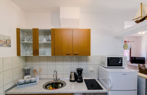 Krucica Apartamento | Apartments Melany - One Bedroom Apartment with Shared Terrace and Sea View