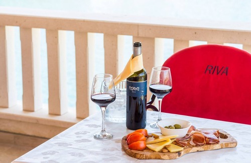 Krucica Apartamento | Apartments Melany - One Bedroom Apartment with Shared Terrace and Sea View