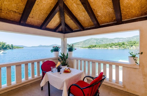 Krucica Apartamento | Apartamentos Melany - Estudio con terraza y vistas al mar