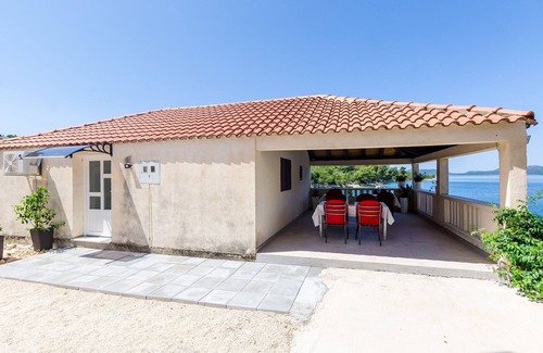Krucica Apartamento | Apartments Melany - Studio Apartment with Shared Terrace and Sea View