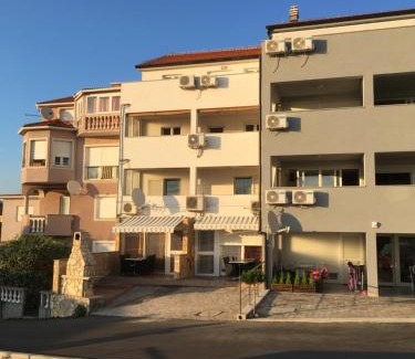 Municipality of Omisalj Apartamento | Apartments Michael & Petra , Omisalj, Insel Krk, Kroatien