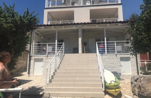 Cesarica Apartamento | Apartments Neno (106021-A2) - Karlobag