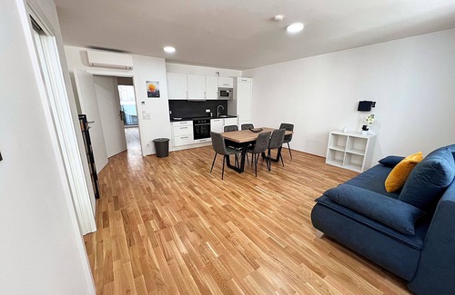 Funfhaus Apartamento | Apartments next to Public Transport GG13