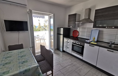Metajna Apartamento | Apartments on the beach