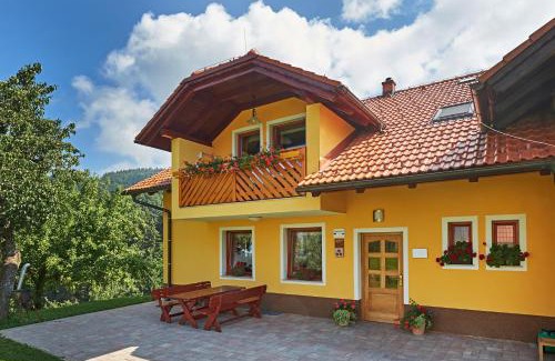 Prevalje Casa | Apartments Organic Tourist Farm Gradišnik