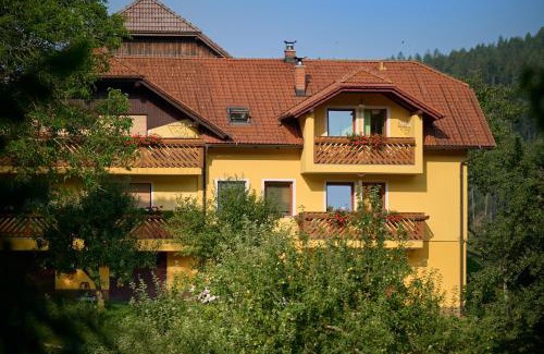 Prevalje Casa | Apartments Organic Tourist Farm Gradišnik