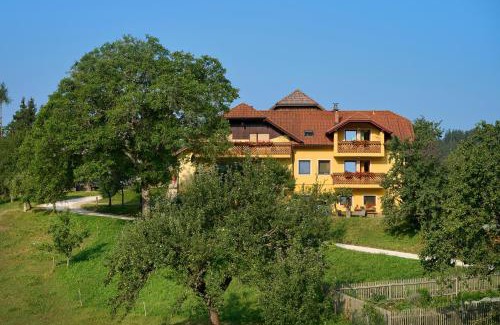 Prevalje Casa | Apartments Organic Tourist Farm Gradišnik
