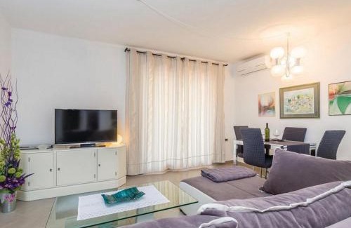 Cesarica Apartamento | Apartments Paola - Two Bedroom Apartment with Terrace and Sea view