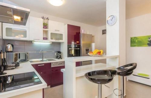 Cesarica Apartamento | Apartments Paola - Two Bedroom Apartment with Terrace and Sea view