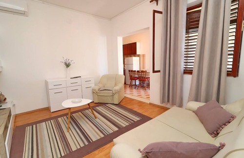 Smokvica Apartamento | Apartments Peselj-Three Bedroom Apartment with Terrace and Sea View